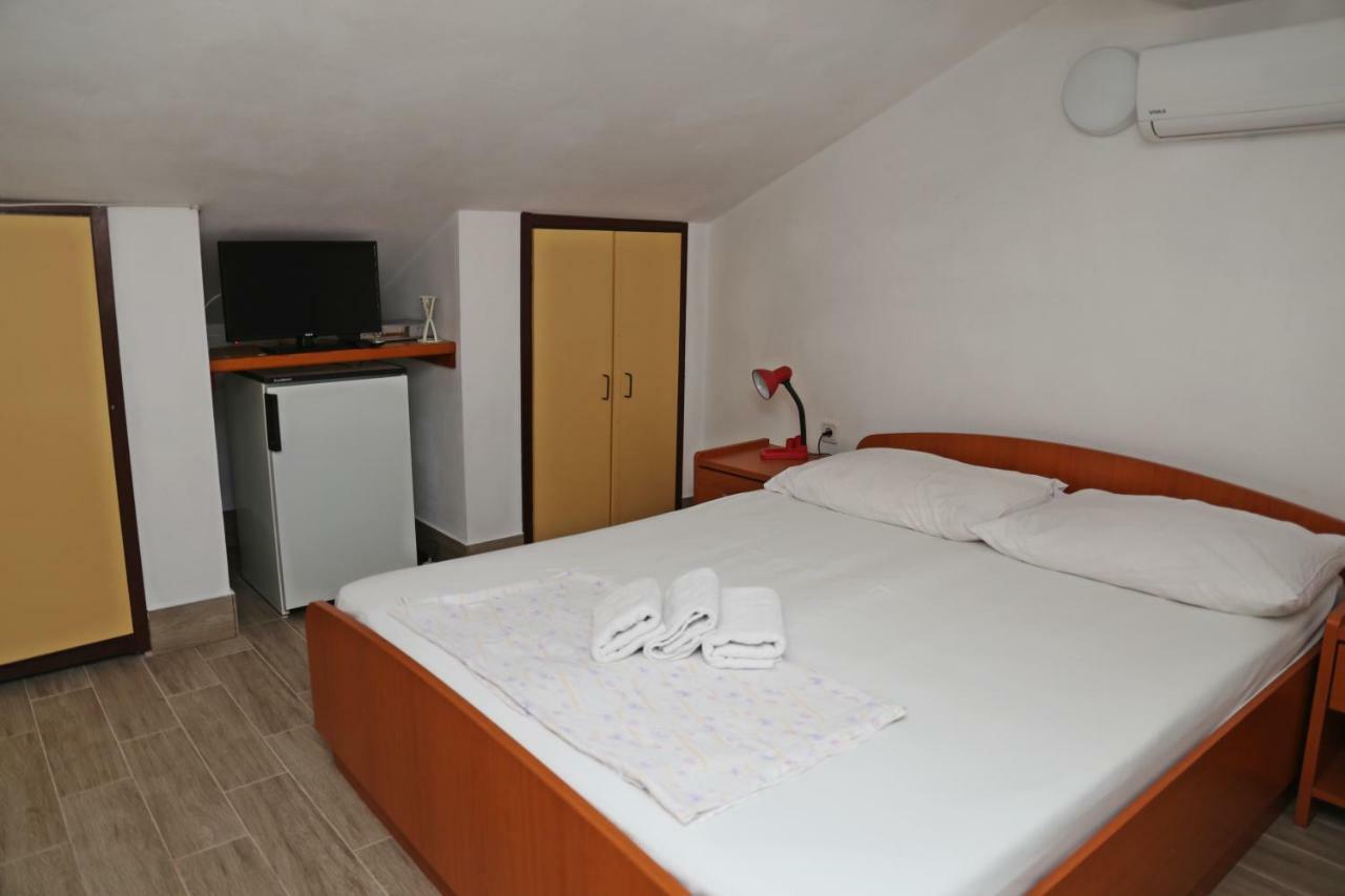 Apartments Katica Lumbarda Ngoại thất bức ảnh